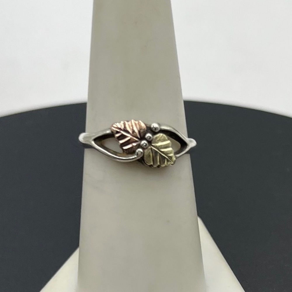 Black Hills CCO Coleman
Co Vintage Sterling Leaves 10k Two Tone 925 Ring 7.5